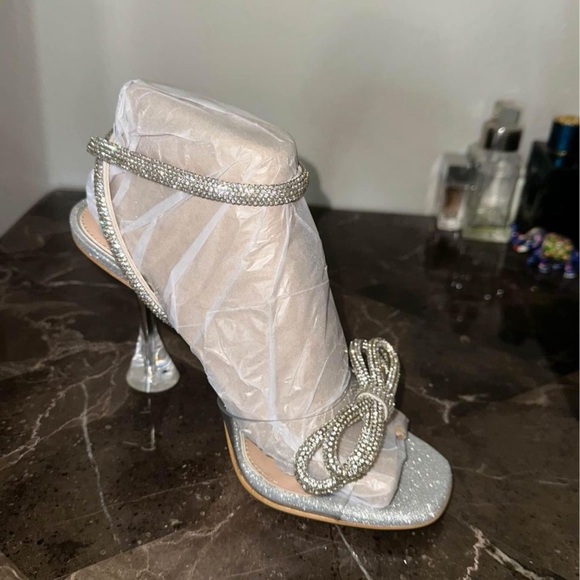 Heels - Picture 3 of 3